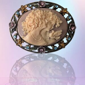Sweet Romance cameo brooch